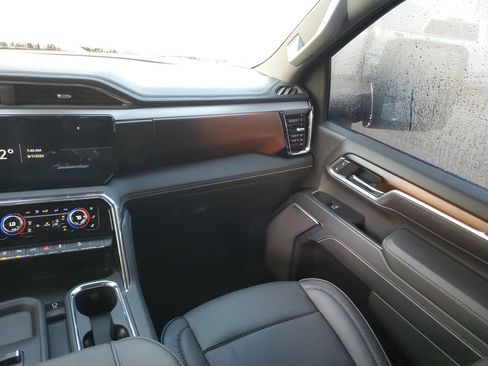 Used 2025 GMC Sierra 2500 Denali w/ Denali Reserve Package AWD/4WD image 15