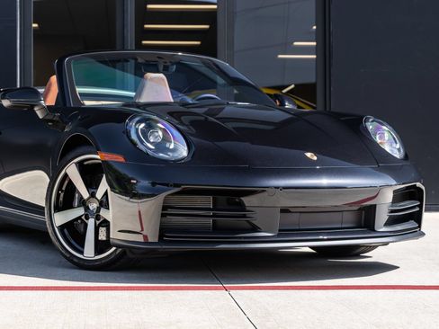 Used 2025 Porsche 911 Carrera RWD image 9