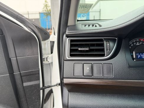 Used 2015 Toyota Camry LE image 21