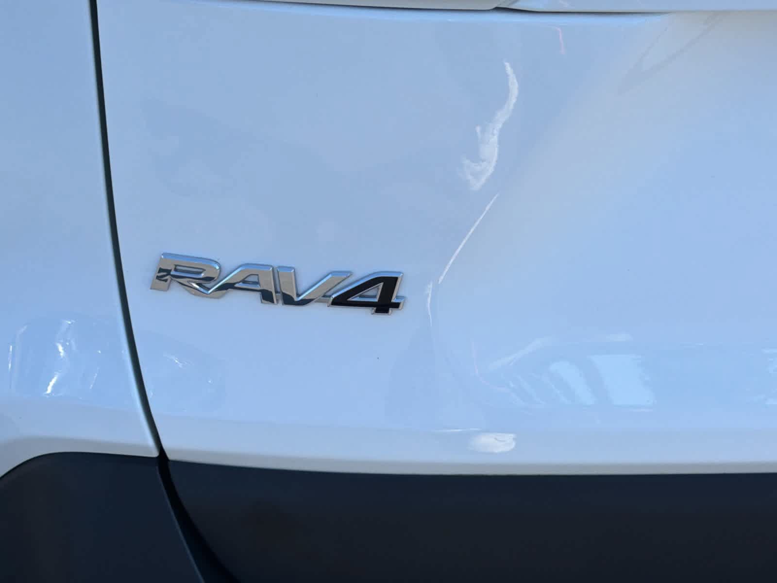 Used 2024 Toyota RAV4 LE AWD/4WD image 30