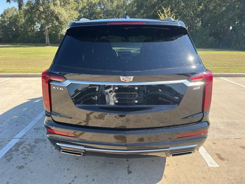 Used 2025 Cadillac XT6 Premium Luxury image 4