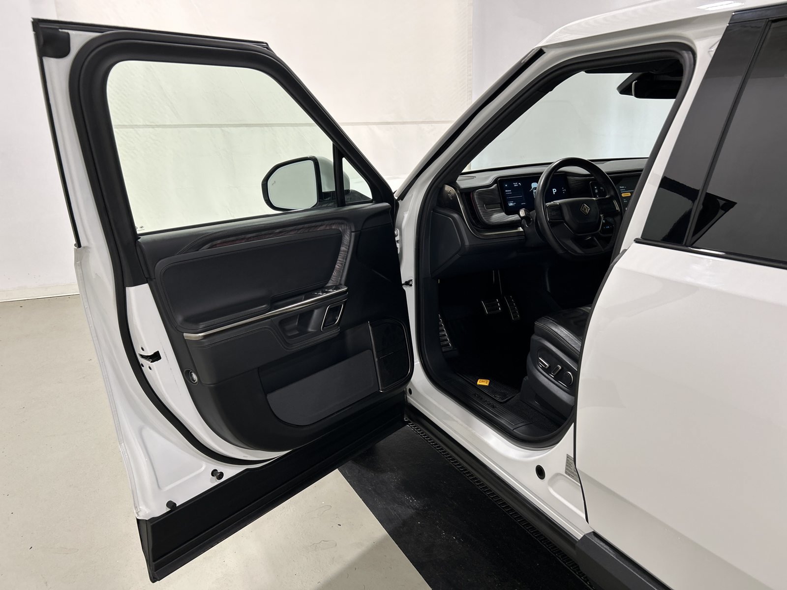Used 2022 Rivian R1T Adventure AWD/4WD image 16