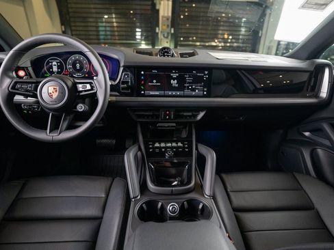 New 2025 Porsche Cayenne image 14