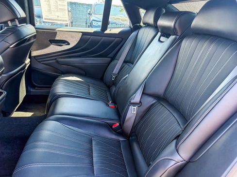 Certified 2025 Lexus LS 500 AWD w/ Luxury Package image 17