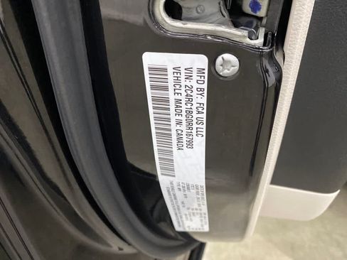Used 2024 Chrysler Pacifica Touring-L FWD image 29