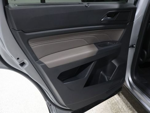 Used 2021 Volkswagen Atlas SE image 17