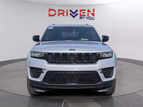 New 2025 Jeep Grand Cherokee Altitude image 14