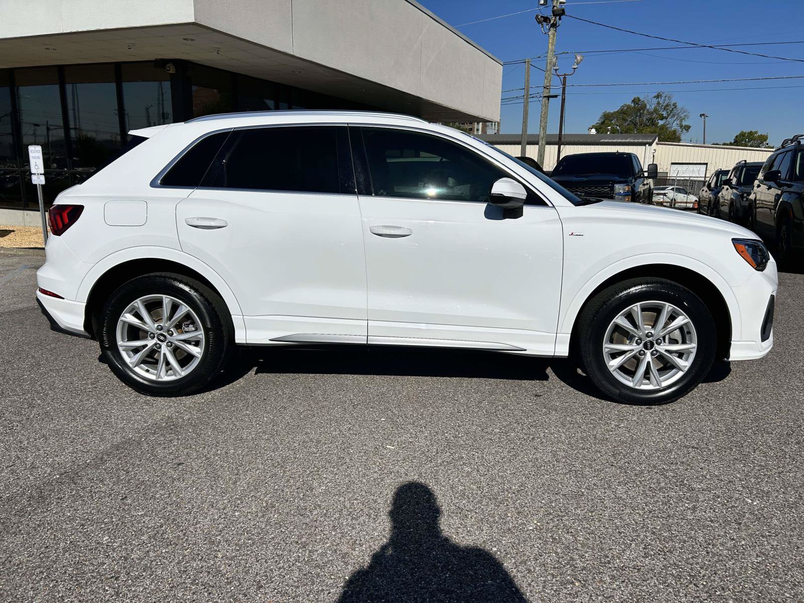 Used 2022 Audi Q3 2.0T Premium w/ Convenience Package AWD/4WD image 2