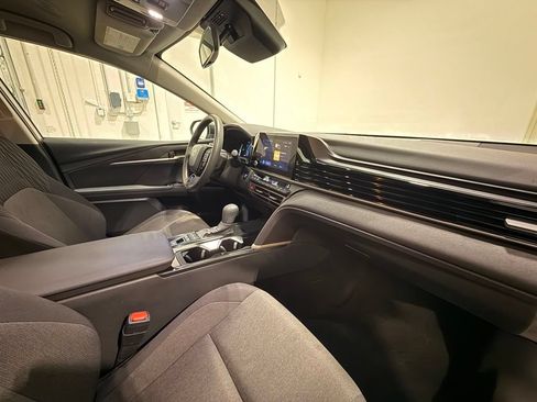 Used 2025 Toyota Camry LE FWD image 28