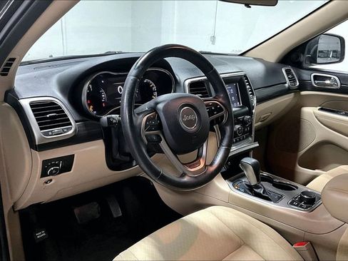 Used 2019 Jeep Grand Cherokee Laredo AWD/4WD image 16