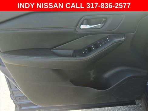 Used 2023 Nissan Rogue SV w/ SV Premium Package image 11