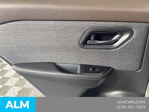 Used 2022 Nissan Rogue S FWD image 23