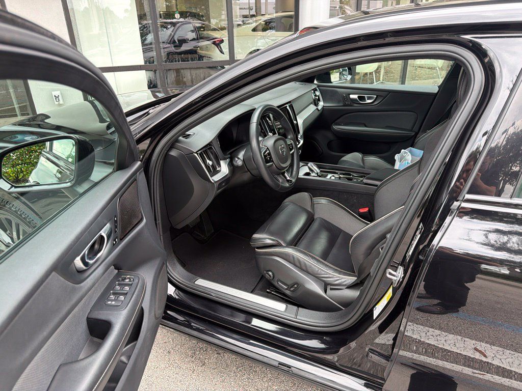 Used 2024 Volvo S60 B5 Plus AWD/4WD image 4