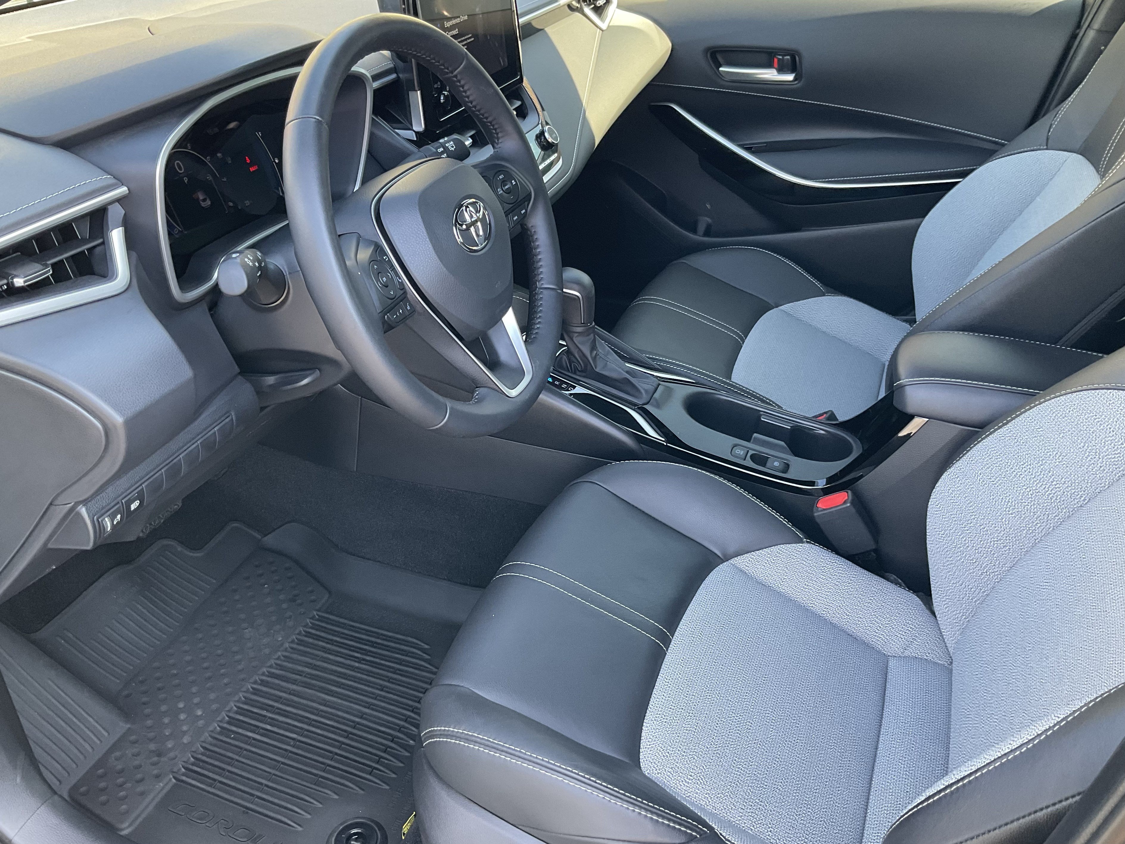 Used 2025 Toyota Corolla XSE FWD image 20
