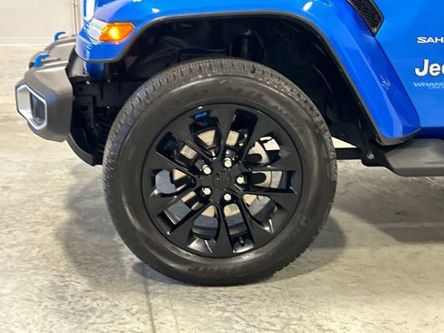 Used 2022 Jeep Wrangler Unlimited Sahara w/ Dual Top Group image 11