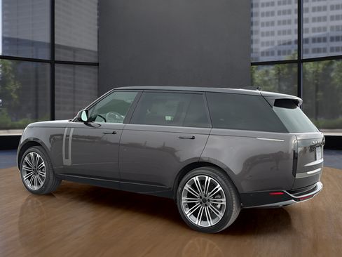 New 2026 Land Rover Range Rover Long Wheelbase SE AWD/4WD image 14