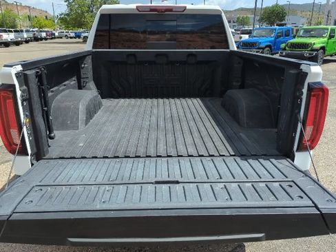 Used 2024 GMC Sierra 1500 AT4 w/ Technology Package AWD/4WD image 24