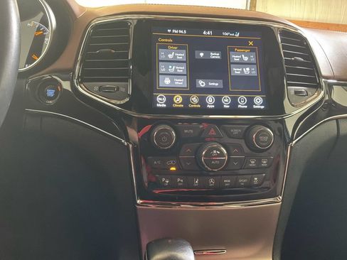 Used 2020 Jeep Grand Cherokee Overland AWD/4WD image 30