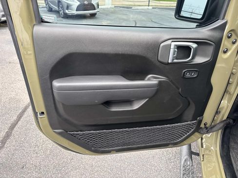 Used 2025 Jeep Wrangler Unlimited Sport AWD/4WD image 18