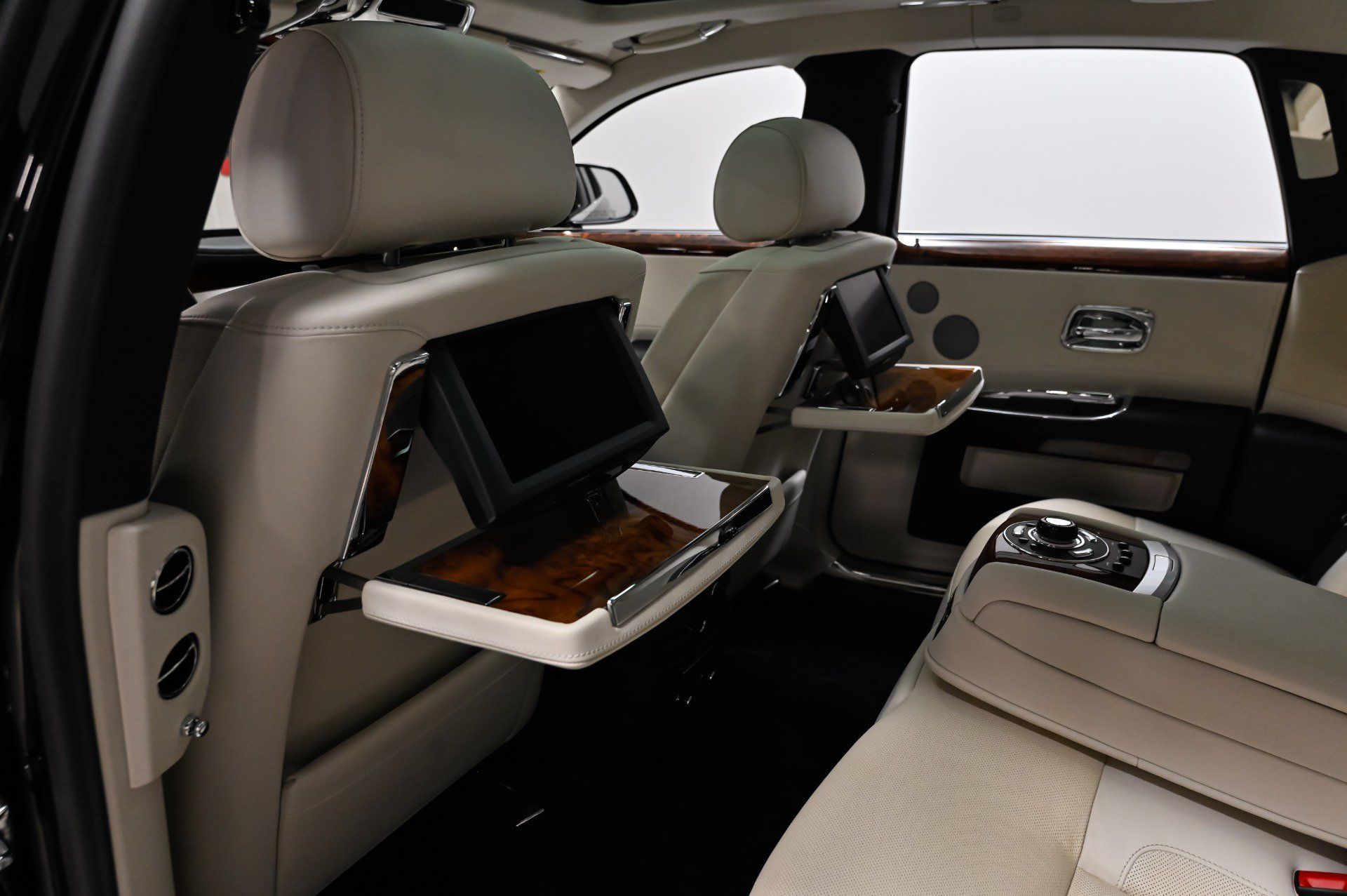 Used 2012 Rolls-Royce Ghost RWD image 43