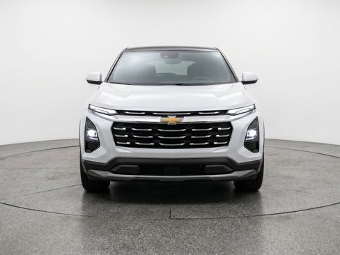 Used 2025 Chevrolet Equinox LT image 2