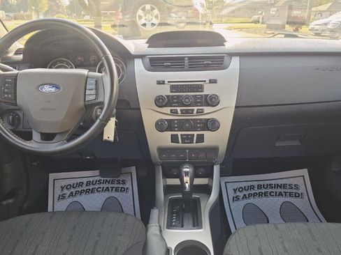 Used 2011 Ford Focus SE image 15