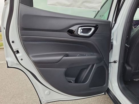 New 2026 Jeep Compass Latitude image 10