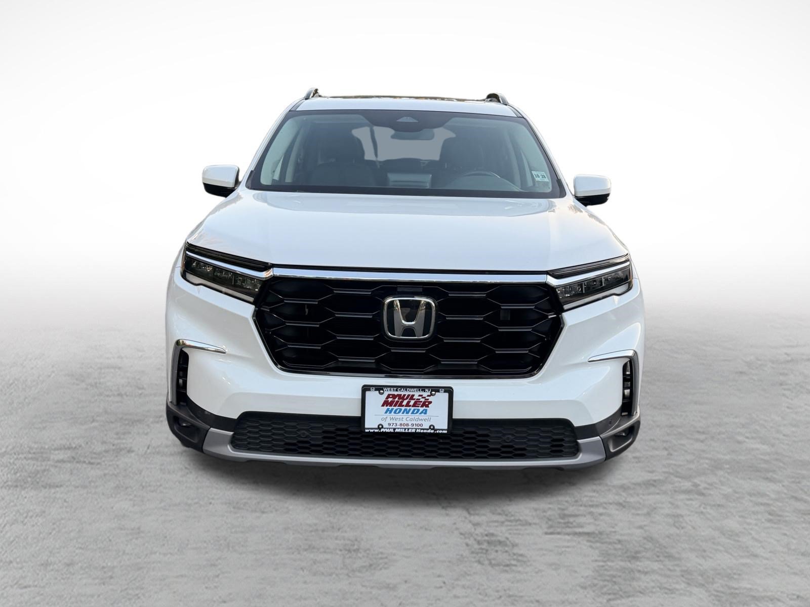 Used 2023 Honda Pilot Touring image 2
