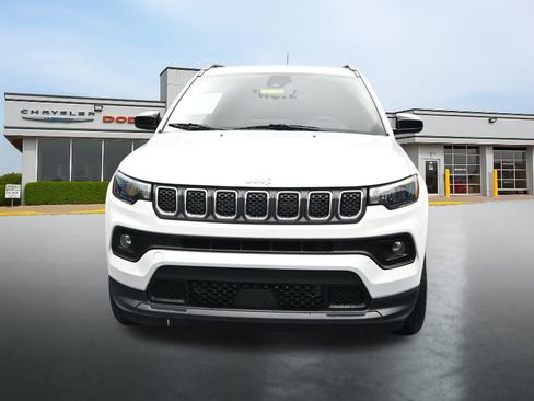 Used 2024 Jeep Compass Latitude AWD/4WD image 8