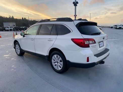 Used 2017 Subaru Outback 2.5i Premium image 8