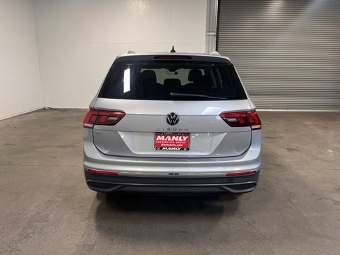 Used 2024 Volkswagen Tiguan SE image 4