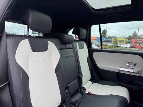 Used 2021 Mercedes-Benz GLB 35 AMG 4MATIC image 21