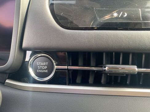 New 2025 Mitsubishi Outlander SE image 22