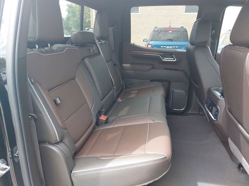 Used 2025 GMC Sierra 1500 Denali w/ Technology Package AWD/4WD image 12