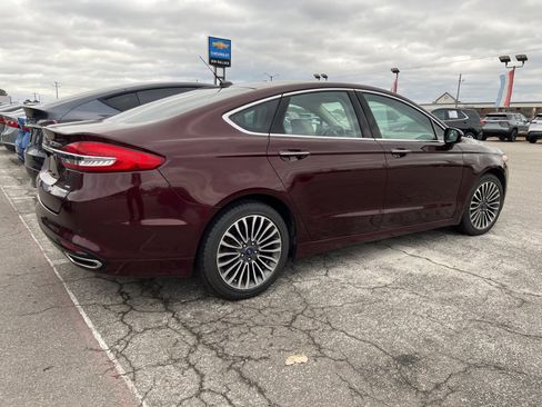Used 2017 Ford Fusion SE w/ Fusion SE Technology Package image 5