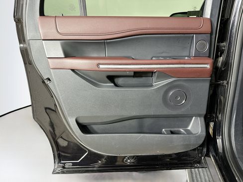 Used 2023 Ford Expedition Max Limited image 27