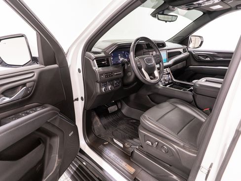 Used 2024 GMC Yukon Denali w/ Advanced Technology Package AWD/4WD image 13