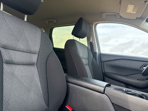 Certified 2025 Nissan Rogue SV image 28