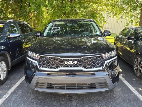 Certified 2023 Kia Sorento LX FWD image 2