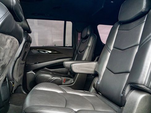 Used 2017 Cadillac Escalade ESV Platinum image 24