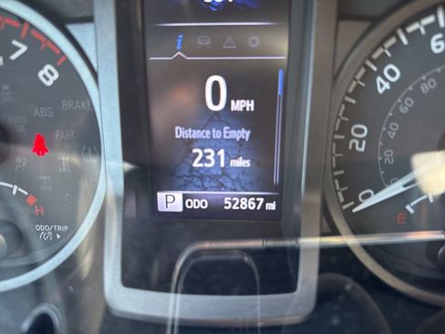 Used 2022 Toyota Tacoma TRD Off-Road image 34