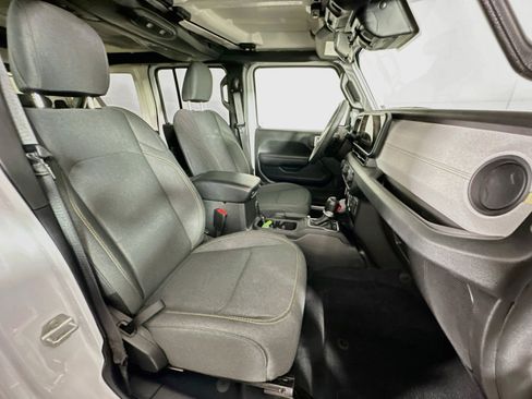Used 2024 Jeep Wrangler Unlimited AWD/4WD image 28