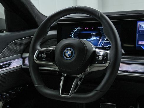 Used 2025 BMW i7 xDrive60 image 16