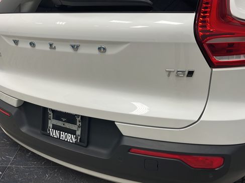 Used 2022 Volvo XC40 T5 Momentum AWD/4WD image 34