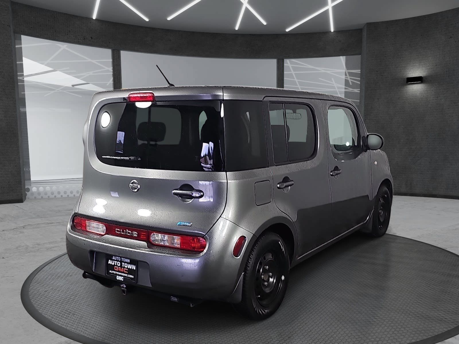 Used 2013 Nissan Cube 1.8 S w/ Interior Designer Pkg FWD image 5