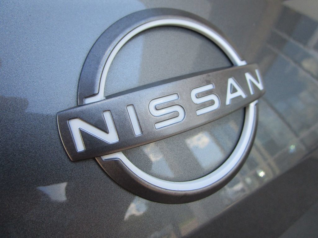 Used 2025 Nissan Altima 2.5 SV FWD image 15