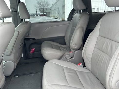 Used 2015 Toyota Sienna AWD image 38