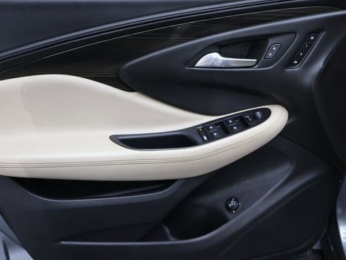 Used 2019 Buick Envision Essence FWD image 15