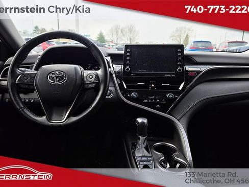 Used 2022 Toyota Camry XSE image 6
