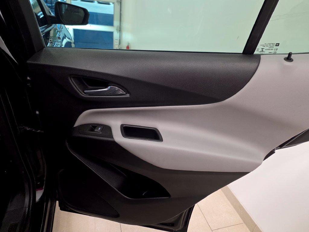 Used 2023 Chevrolet Equinox LS FWD image 23